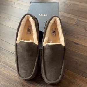 NEW Men’s UGG Gray Slippers